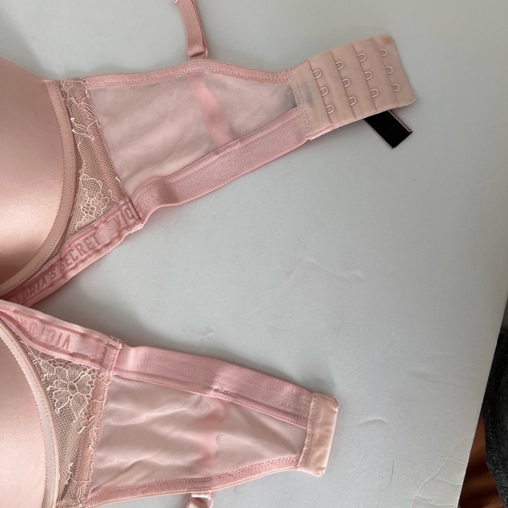 Victoria's Secret Blush Lace Bra - Picture 7 of 7